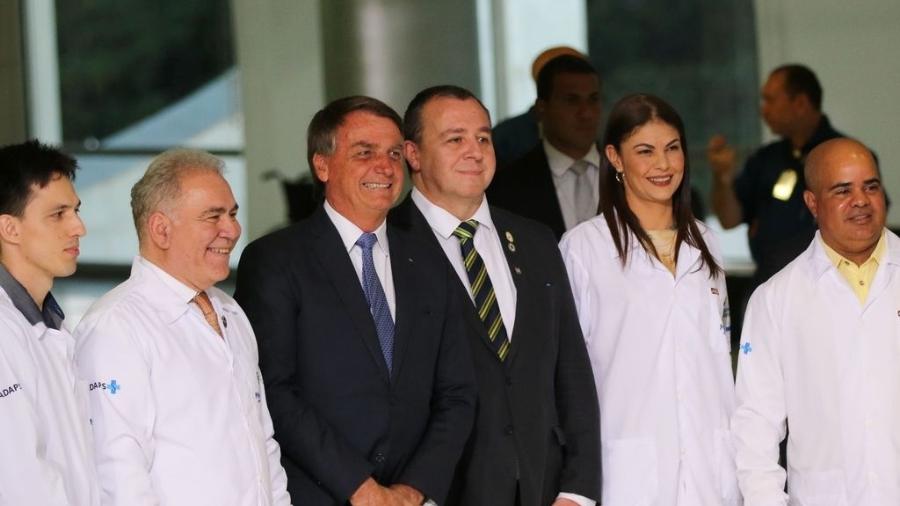 O secretário Raphael Câmara ao lado do minstro da Saúde, Marcelo Queiroga, e do presidente Jair Bolsonaro - Agência Brasil