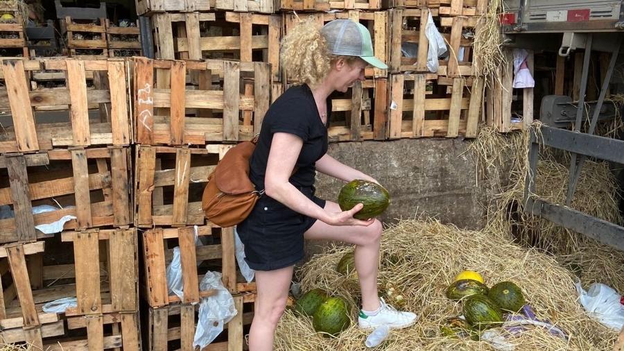 A fotógrafa francesa Pauline Daniel, cuja exposição Sob a Pele ("Épluchez-moi") será inaugurada neste sábado (16), no Parque das Ruínas, no Rio de Janeiro. - Divulgação