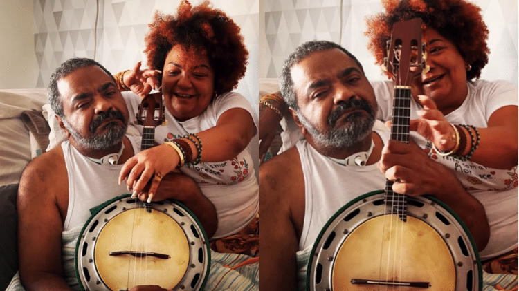 Arlindo Cruz aparece tocando banjo com a ajuda da esposa, Babi Cruz