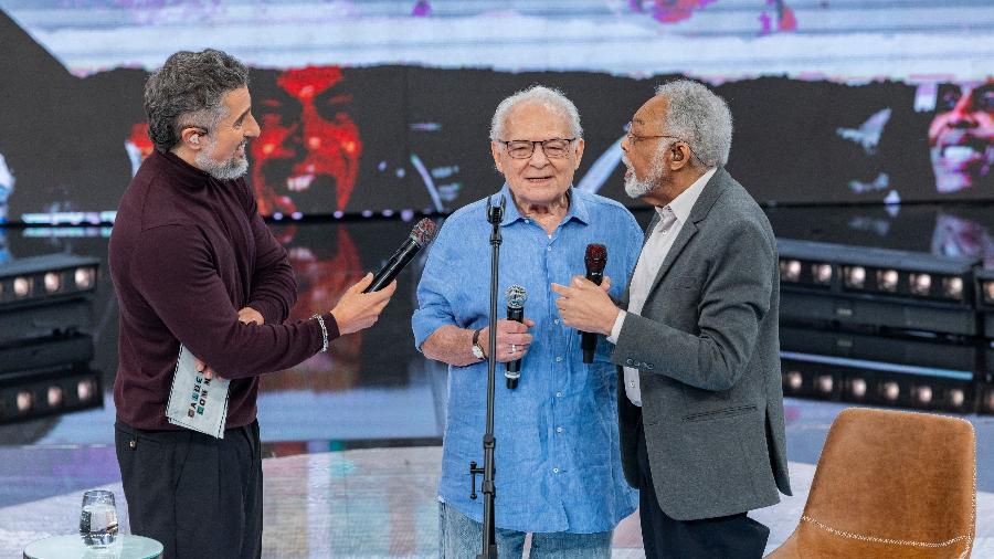 Marcos Mion, Othon Bastos e Gilberto Gil no palco do Caldeirão com Mion - Fábio Rocha/Globo