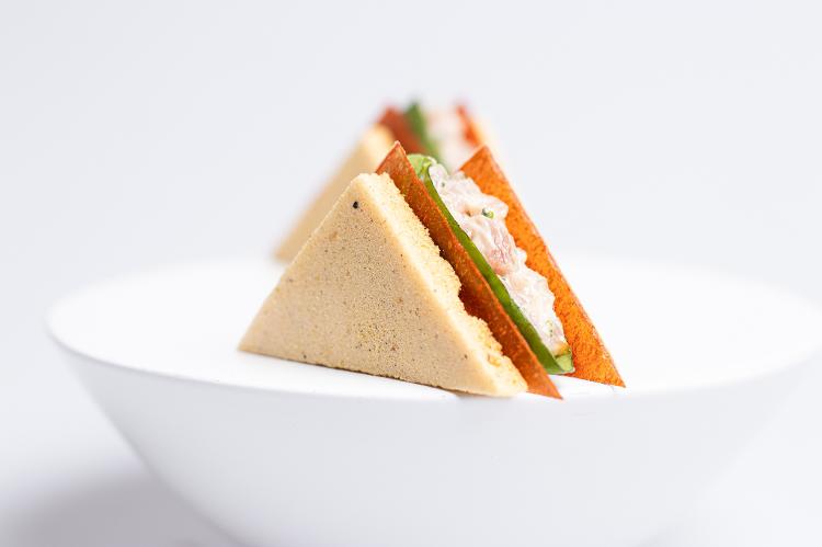 Tramezzinos com atum e pitanga, snacks do novo menu do Evvai