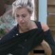26.set.2015 - A modelo Veridiana Freitas deixou os seios à mostra enquanto trocava de roupa pela manhã - Reprodução/Record