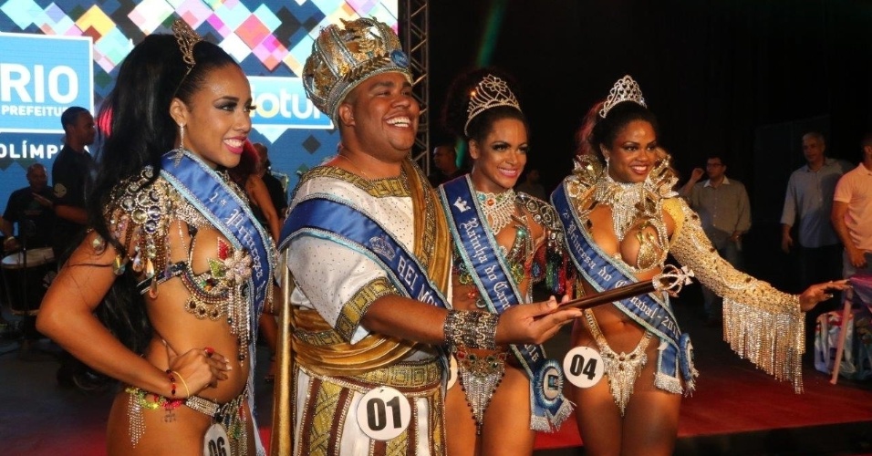 14.nov.2015 - Uilana Adães (Primeira Princesa), Wilson Dias (Rei Momo), Clara Paixão (Rainha) e Bianca Monteiro (Segunda Princesa)