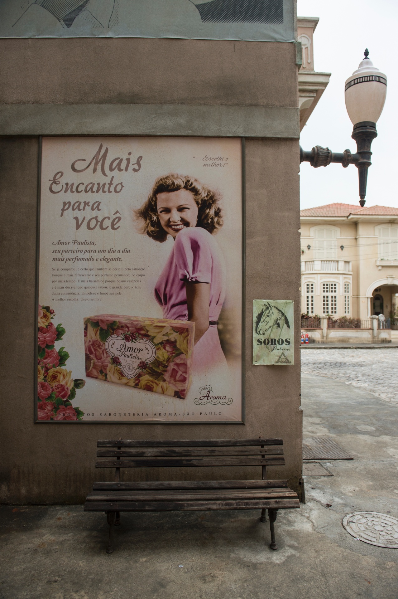 Foram criados anúncios especialmente para "Êta Mundo Bom", inspirados em materiais de publicidade da época - Estevam Avellar/TV Globo