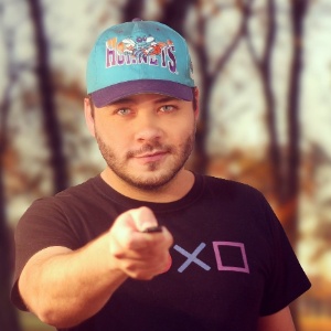 Danilo Nogy, criador do Canal 90, dedicado à decada de 1990 - Reprodução/Twitter/Canal_90 - Reprodução/Twitter/Canal_90