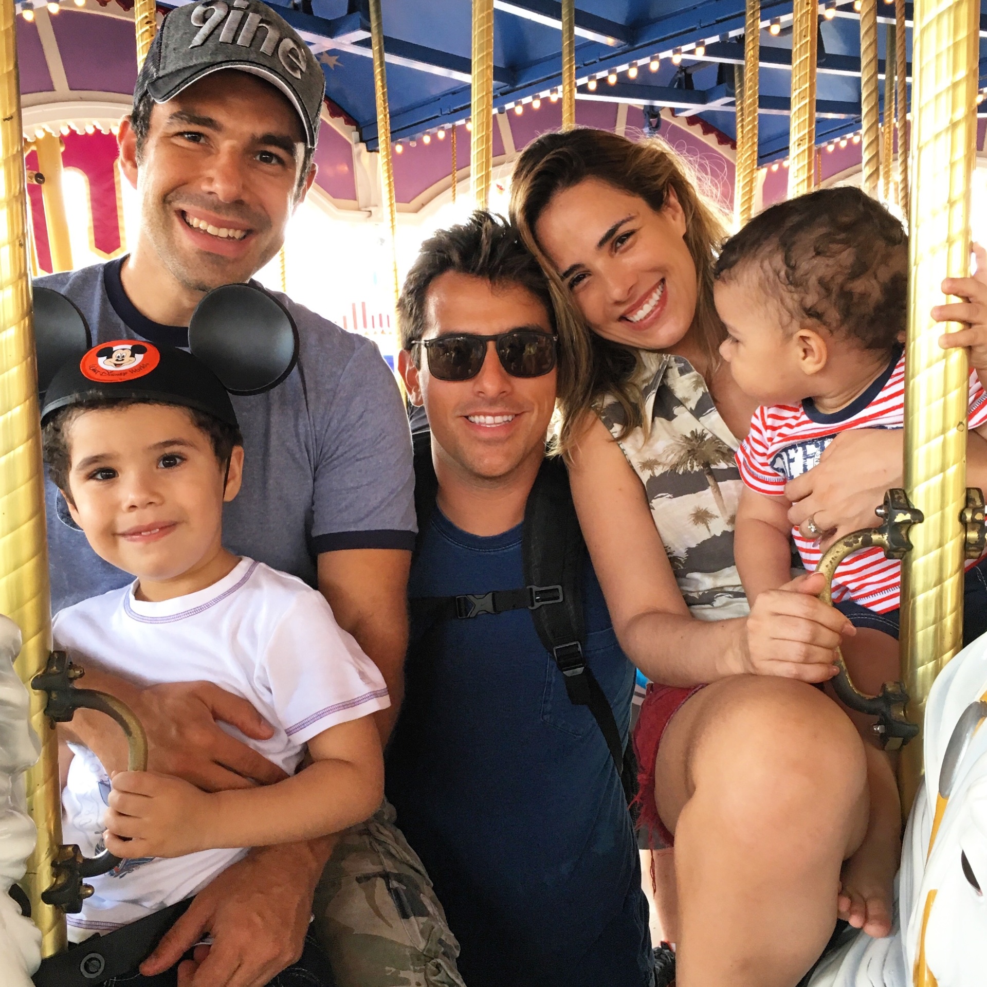Rodrigo Branco com a cantora Wanessa Camargo, seu marido, o empresário Marcos Buaiz, e os filhos - Rodrigo Branco/Arquivo pessoal