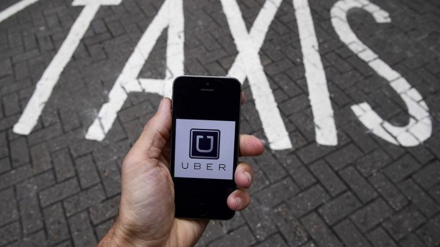 Nova votação em São Paulo retoma discussão entre apps como Uber e táxis - Toby Melville/Illustration/Reuters