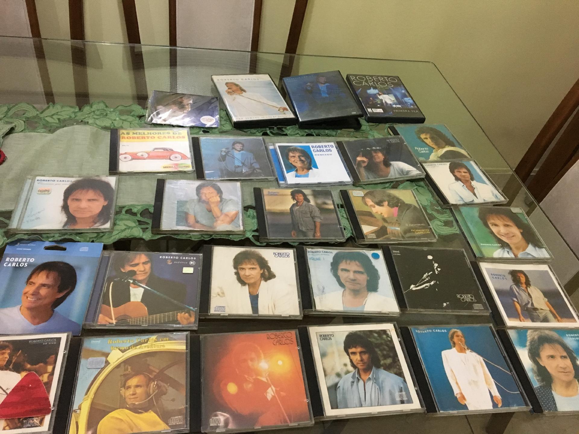 Coleção de discos e DVDs do cantor que estão na coleção de Simone - Arquivo Pessoal
