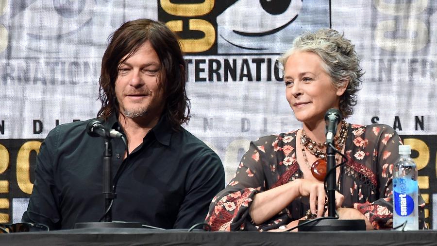Os atores Norman Reedus e Melissa McBride participam do painel de "The Walking Dead" na San Diego Comic-Con 2017 - Kevin Winter/Getty Images