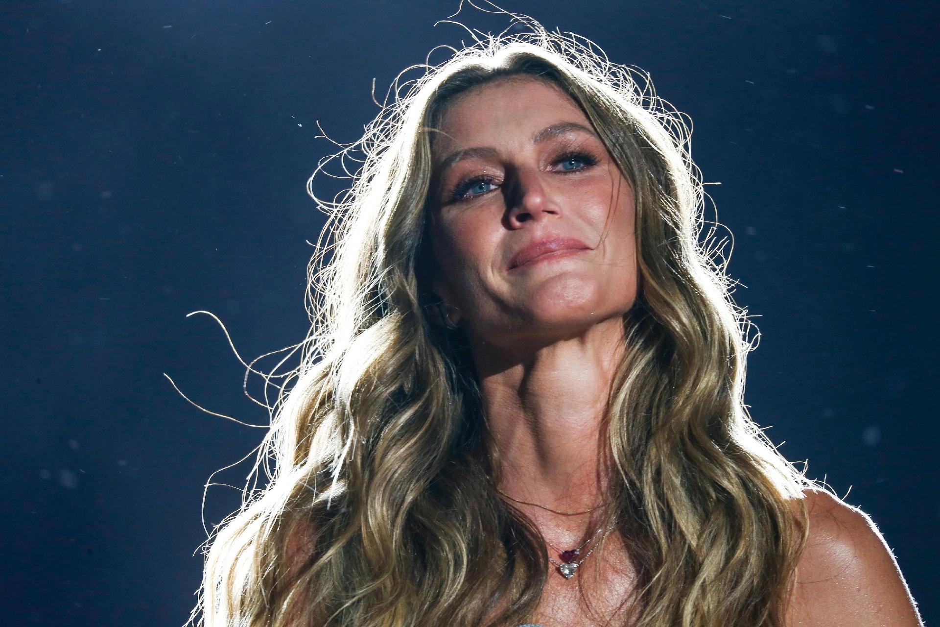 Gisele Bündchen chora durante discurso sobre a preservação da Floresta Amazônica na abertura do Palco Mundo do Rock in Rio 2017 - Marco Antônio Teixeira/UOL