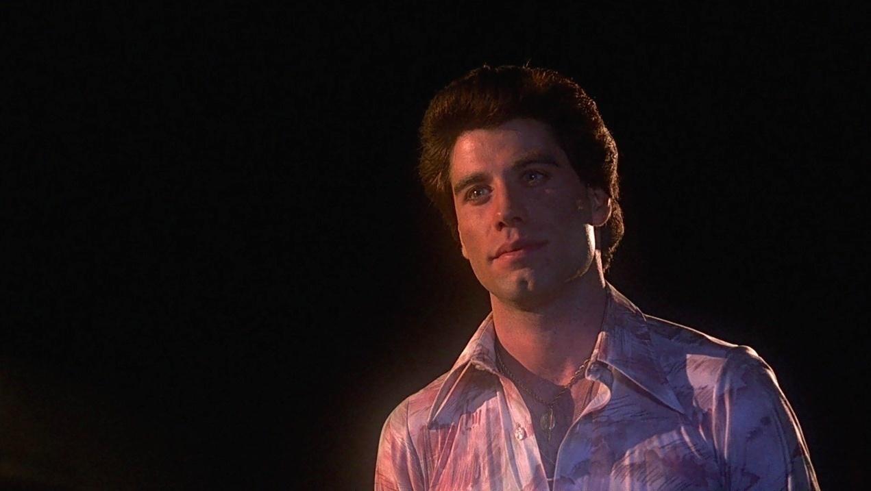 John Travolta em cena de "Os Embalos de Sábado à Noite" (1977) - Divulgação
