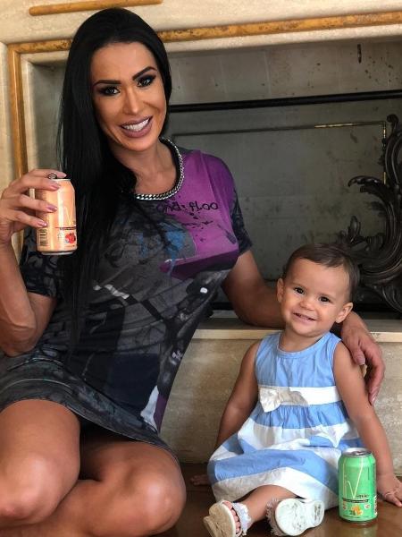 Gracyanne se considera avó de Alice, neta de Belo, que mora com o casal. A menina despertou ainda mais o desejo de filhos na morena - Reprodução/Instagram - Reprodução/Instagram