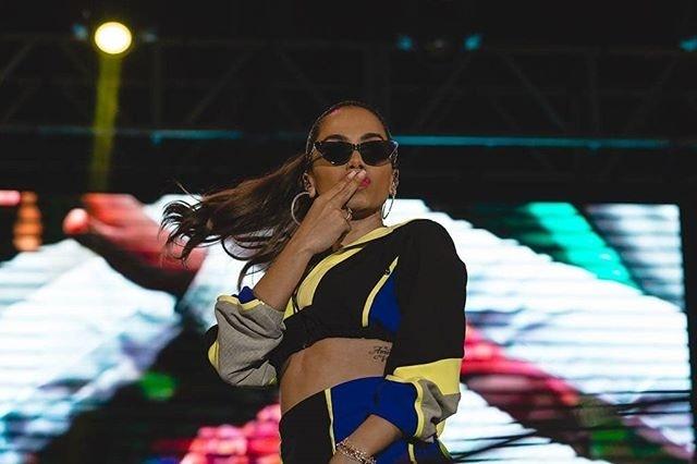 Óculos gatinho - Anitta - Reprodução/Instagram