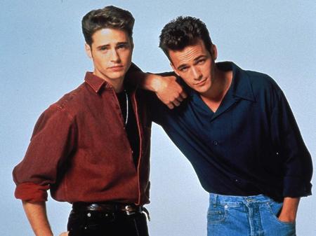 Jason Priestley e Luke Perry em foto de "Barrados no Baile" - Divulgação/IMDb