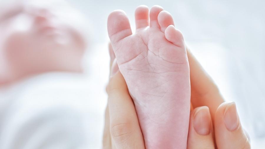 O teste do pezinho é a triagem neonatal mais conhecida. O exame é obrigatório e realizado gratuitamente nas unidades SUS  - iStock