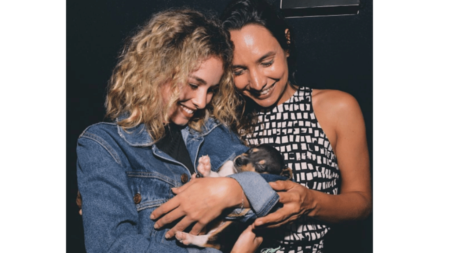 Laryssa Ayres e Maria Maia adotam cãozinho - Reprodução/Instagram