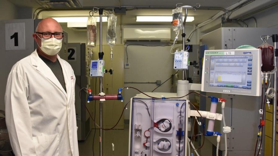 Chris McIntyre, cientista do Lawson Health Research Institute, é o primeiro do mundo a tratar um paciente com covid-19 usando um dispositivo de diálise modificado - Lawson Health Research Institute