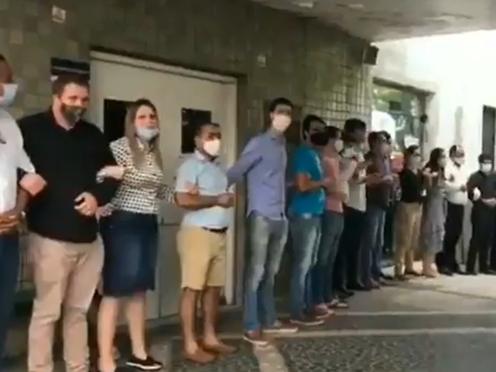 Pró-vida e pró-família: grupos de ódio que usam Bíblia como álibi