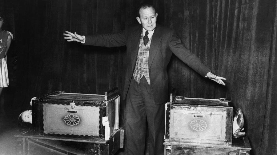 Magico realiza uma versão do famoso truque em 1951 - Bettmann Archive