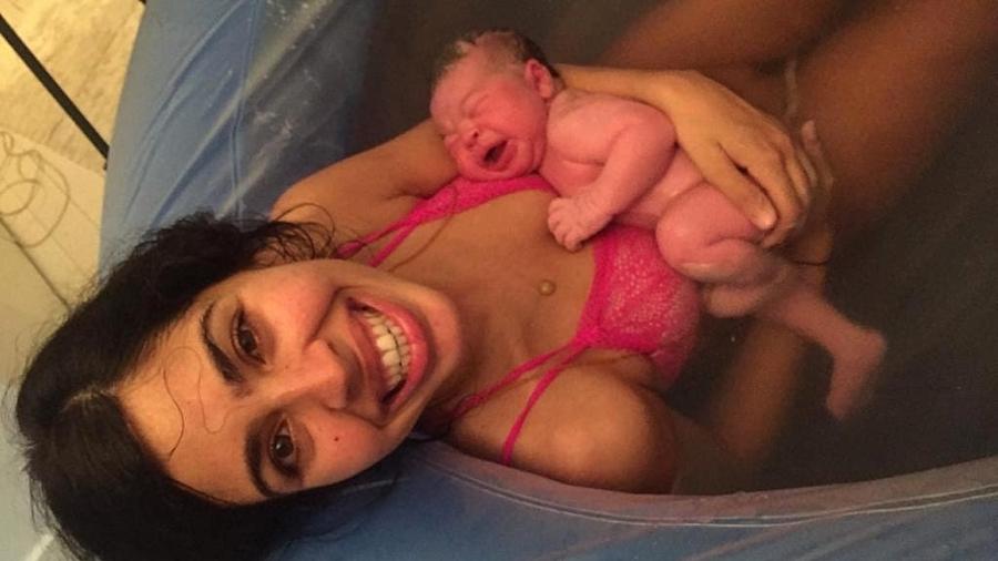 Bela Gil relembra parto para falar sobre aleitamento materno - Imagem: Reprodução/Instagram@belagil