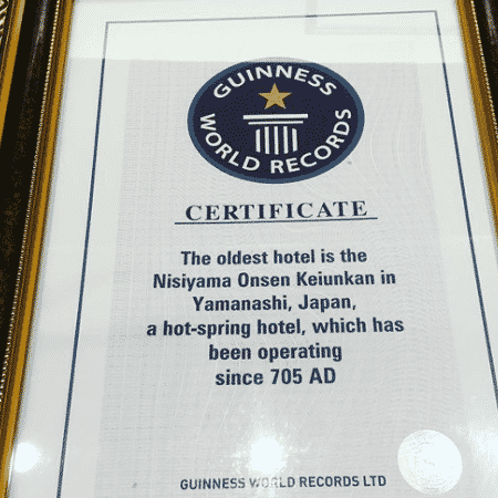 Certificado que assegura que o Nishiyama Onsen Keiunkan é o hotel mais antigo do Japão - Divulgação - Divulgação