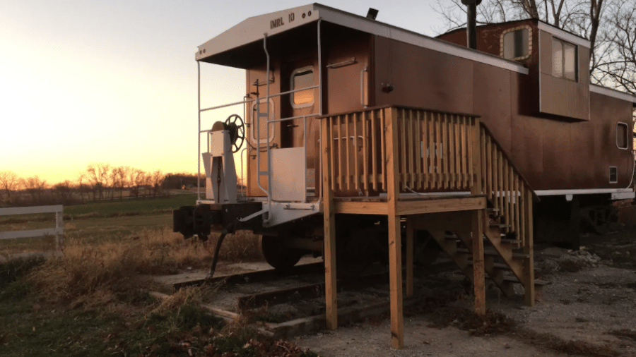 O antigo vagão de trem em Iowa agora recebe hóspedes - Reprodução/Airbnb