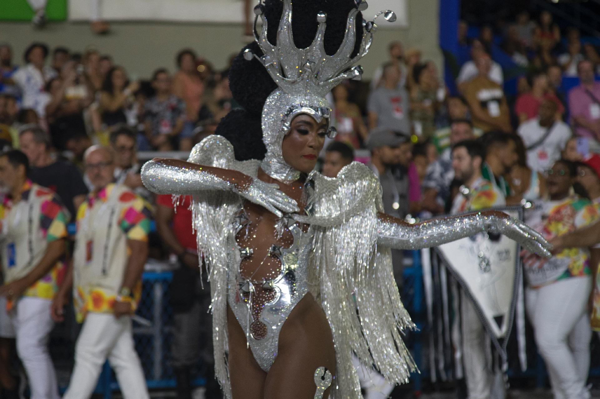 Erika Januza é rainha de bateria da Viradouro - Júlio César Guimarães/UOL