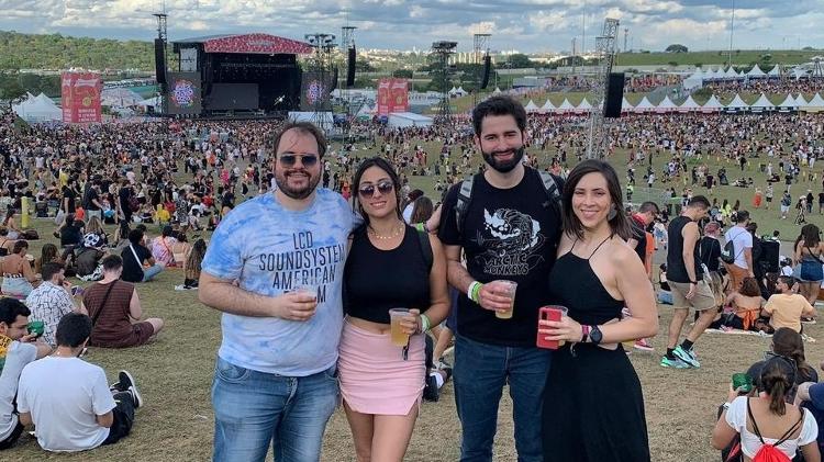 Douglas Manso com a namorada e amigos no Lollapalooza 2018