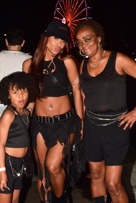 MC Rebecca com a mãe e a filha no 5º dia de Rock in Rio