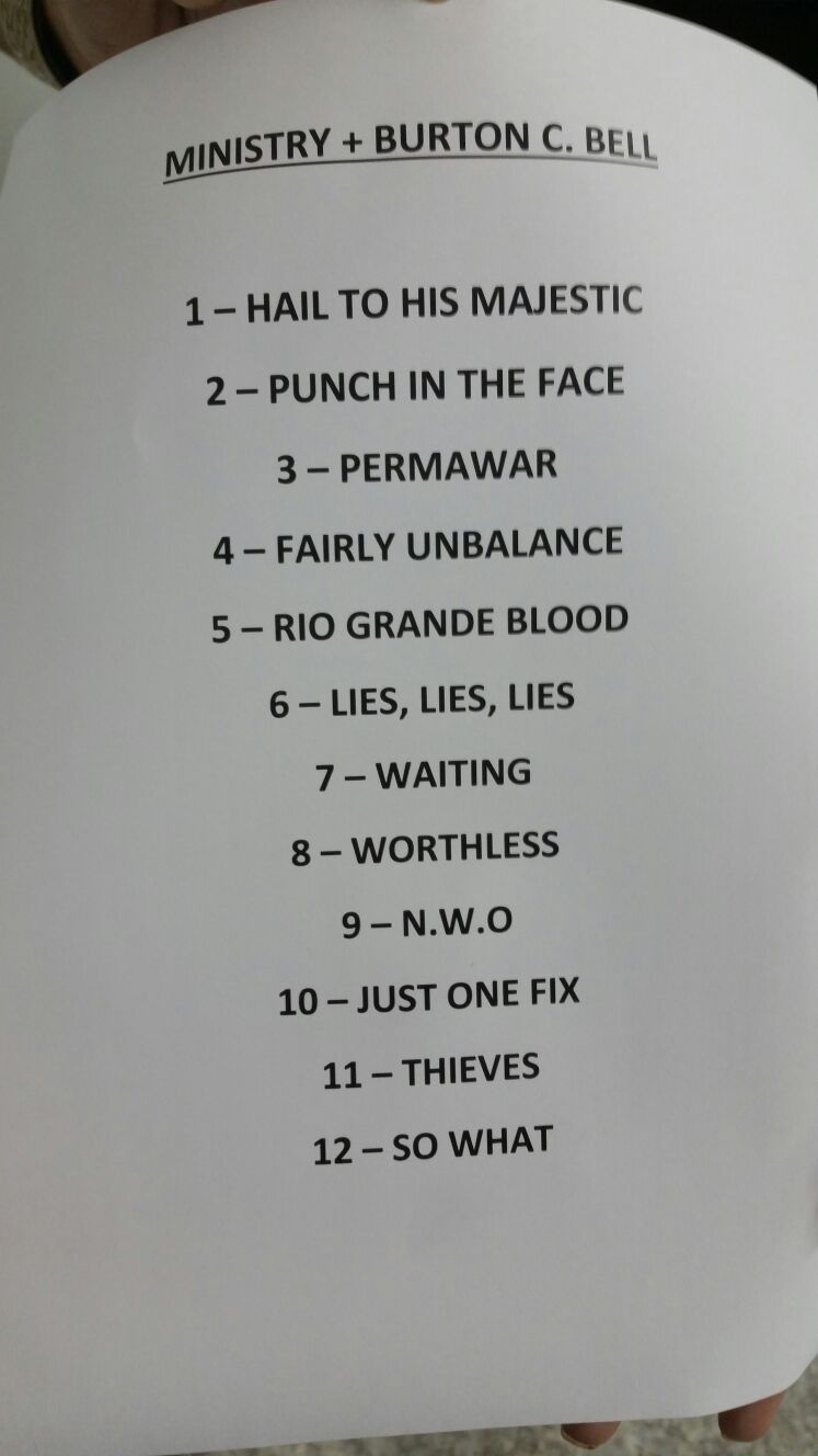 19.set.2015 - Setlist do show do Ministry com Burton C. Bell, vocalista da banda Fear Factory, no Palco Sunset do Rock in Rio 2015 - Alexandre Matias/UOL