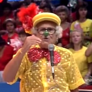 Chacrinha em seu programa especial de Carnaval que foi ao ar em 1988 - Reprodução/Canal Viva - Reprodução/Canal Viva