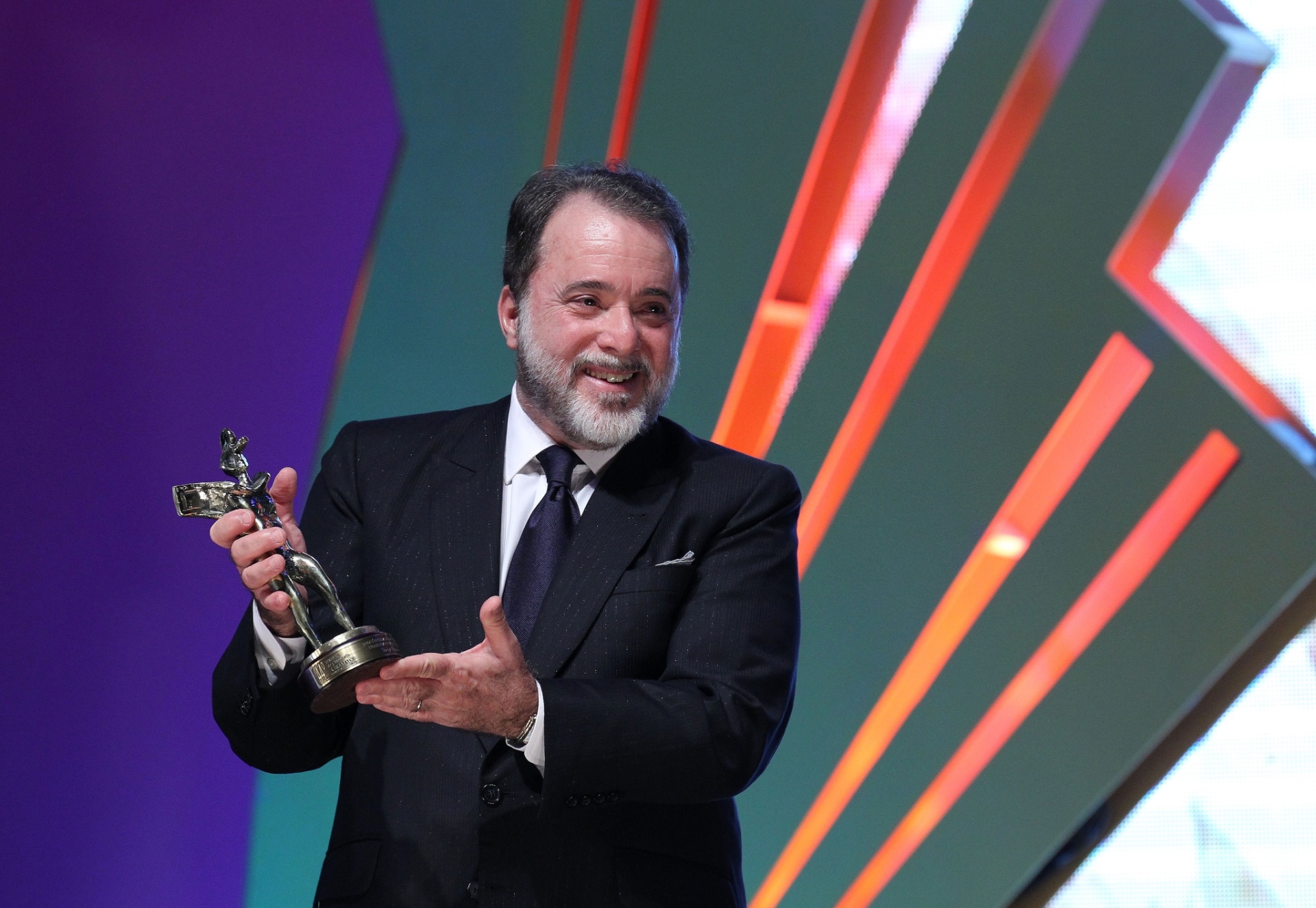 27.ago.2016 - Tony Ramos recebe o troféu Cidade de Gramado, no Palácio dos Festivais - Edison Vara/Pressphoto