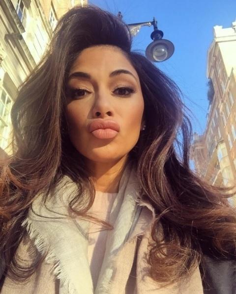 Nicole Scherzinger manda beijos em selfie - Reprodução/ Instagram