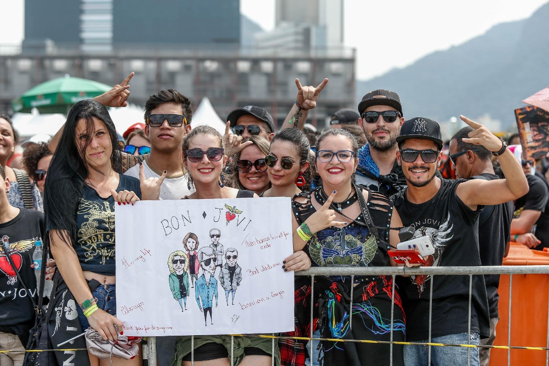 Carla Daniele veio do Paraná ao Rio de Janeiro para ganhar um beijo de Jon Bon Jovi - Marco Antonio Teixeira/ UOL