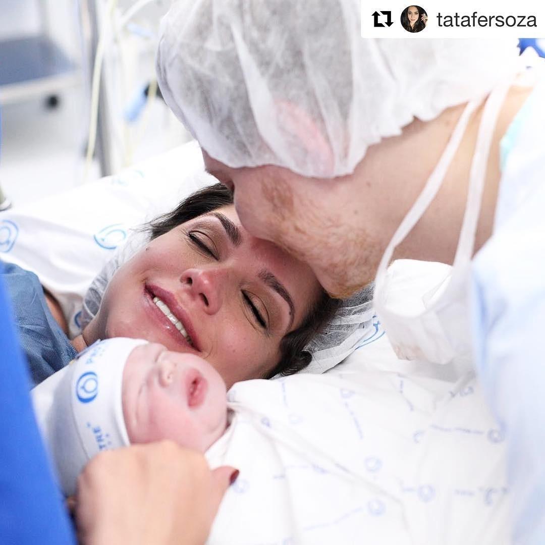 Denominada como a "fotógrafa das estrelas", Thalita Castanha   acompanha a cerca de 60 famílias --entre famosos e anônimos--    por mês e chega a faturar até R$ 6 mil por um único ensaio - Reprodução/Instagram/fotografa_thalitacastanha