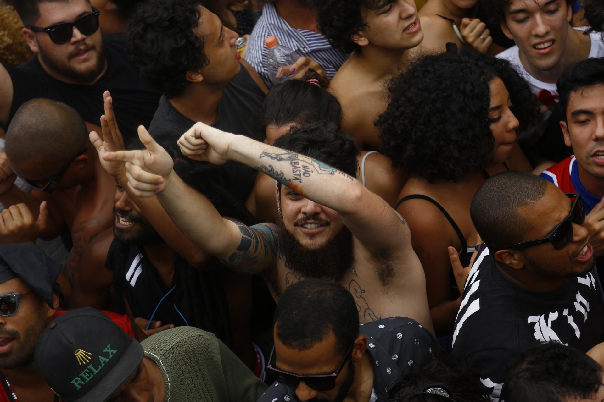 Baiana System lota avenida 23 de Maio, em São Paulo, neste sábado (17) de pós-Carnaval - Guilherme Zauith/UOL