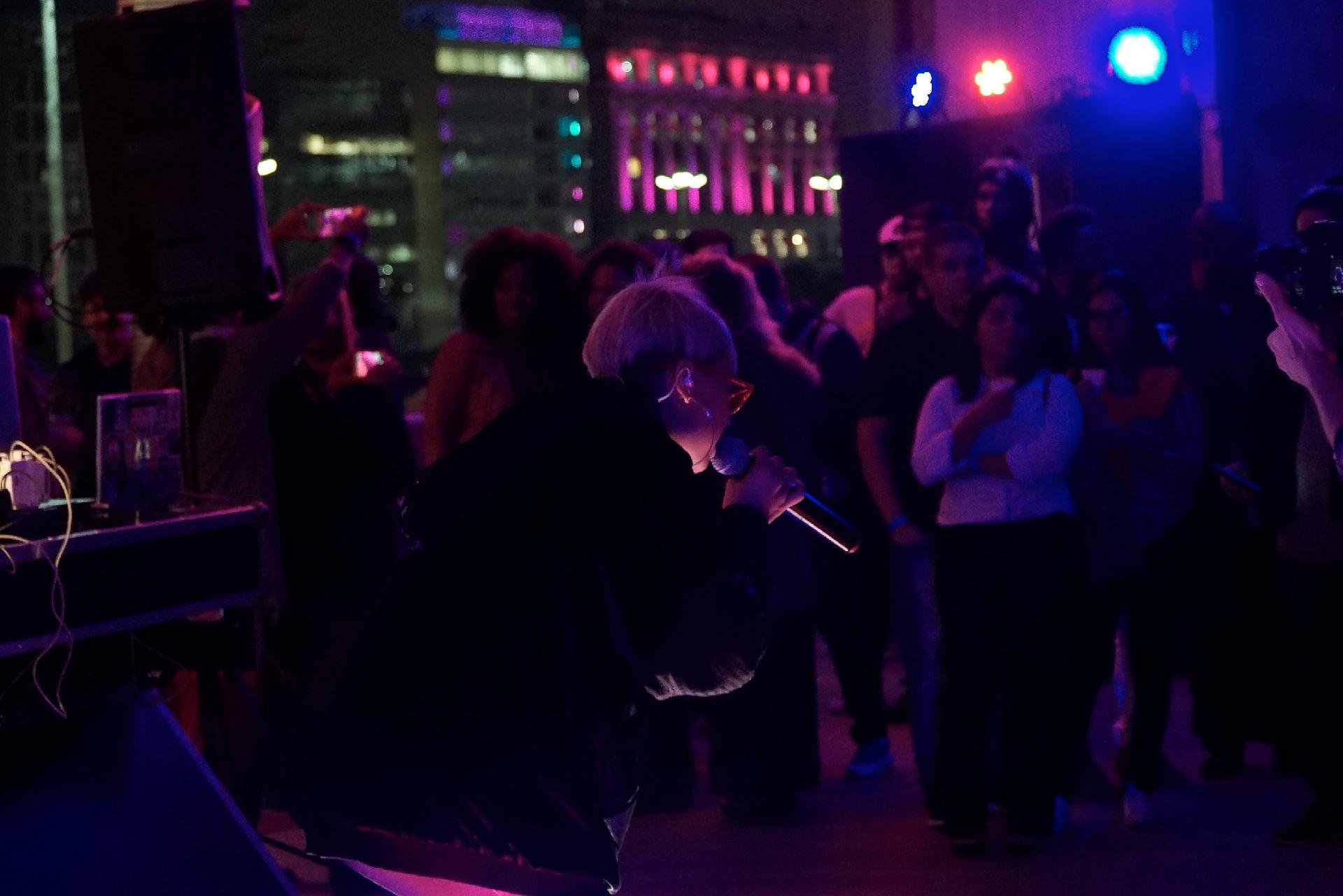 Cantora de R&B Altniss, nova aposta da produtora Boogie Naipe - Cinematik Studios