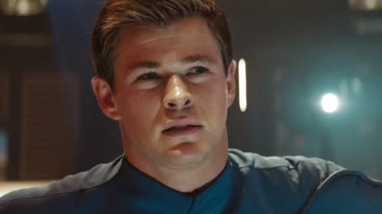 Chris Hemsworth em cena de "Star Trek" - Reprodução - Reprodução