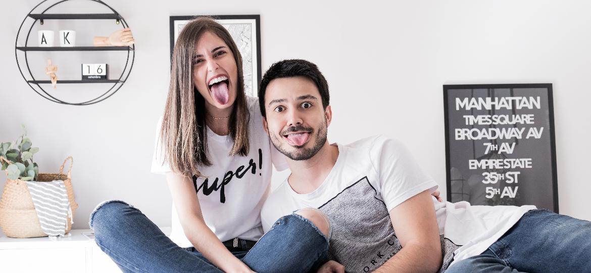 O casal Ana Paula e Kelvin dentro de seu apartamento em Ubá, no&nbsp;interior de Minas Gerais - Instagram/casa_156