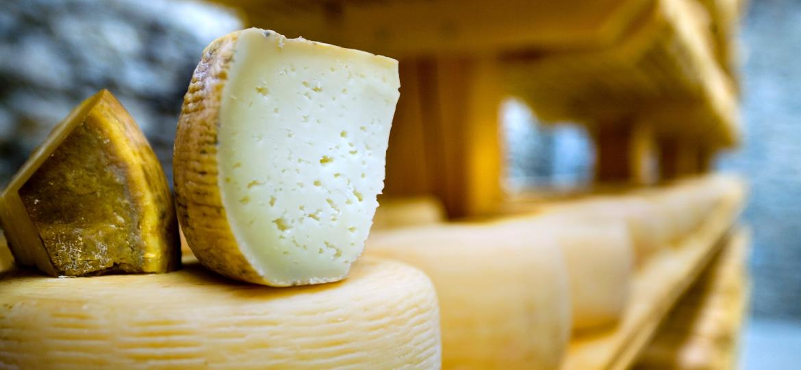 O queijo pecorino é típico da Itália e produzido com leite de ovelha - Getty Images