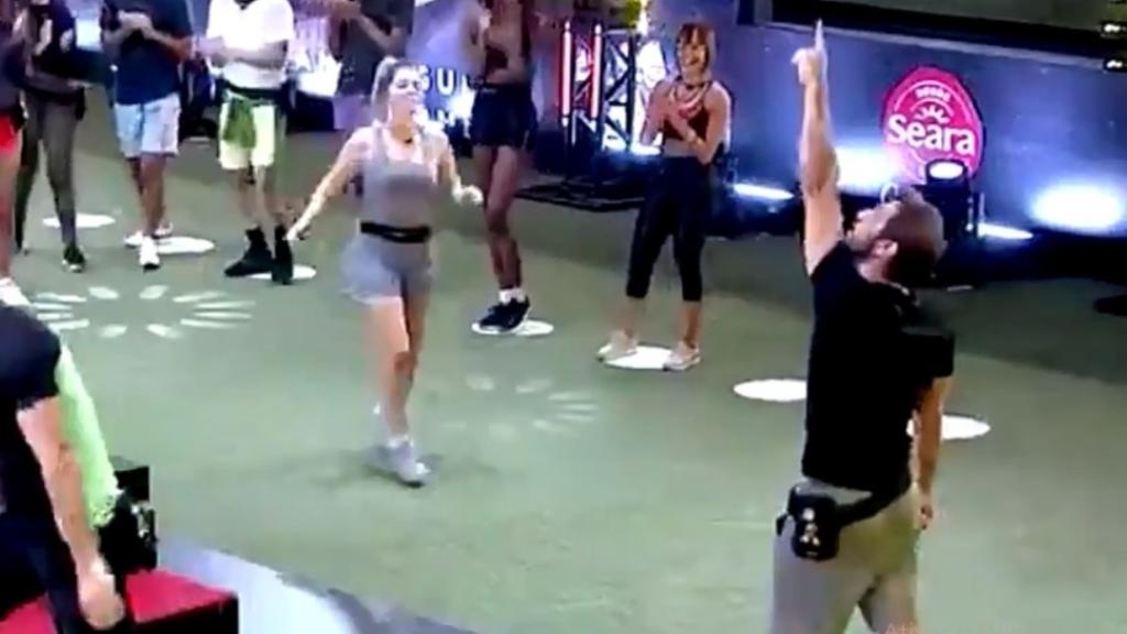 BBB 21: Viih Tube corre para abraçar Caio - Reprodução/Globoplay