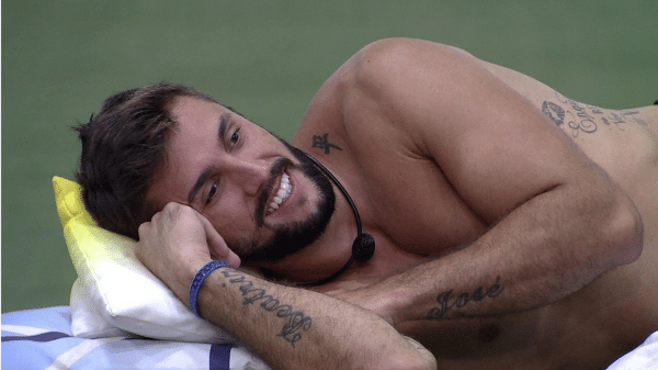 BBB 21: Arthur acha que não escapa do paredão essa semana - Reprodução/Globoplay