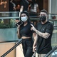 BBB 21: Pocah faz compras ao lado do noivo Ronan Souza em shopping do Rio - EDDO/AgNews