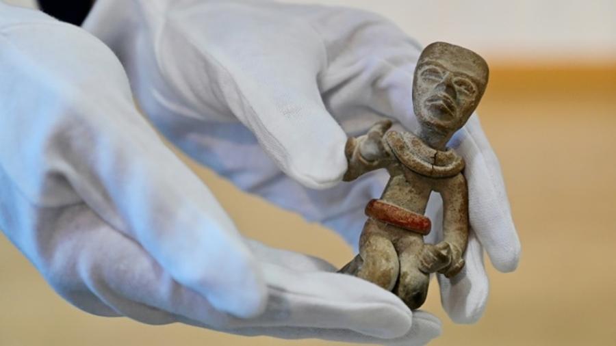 As 13 peças incluem estatuetas e pratos esculpidos pelo povo maia entre 250 e 850 d.C  - AFP/Arquivos