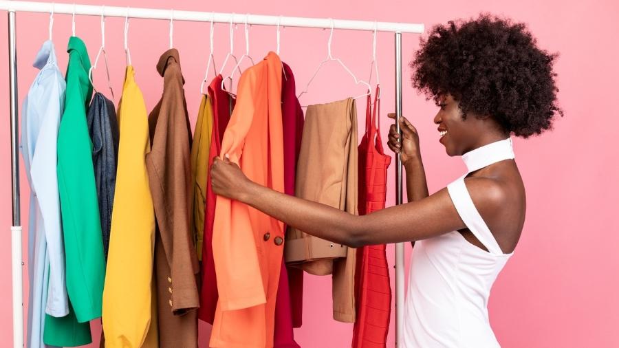 Chegou a hora de renovar as roupas do armário Chegou a hora de renovar as roupas do armário