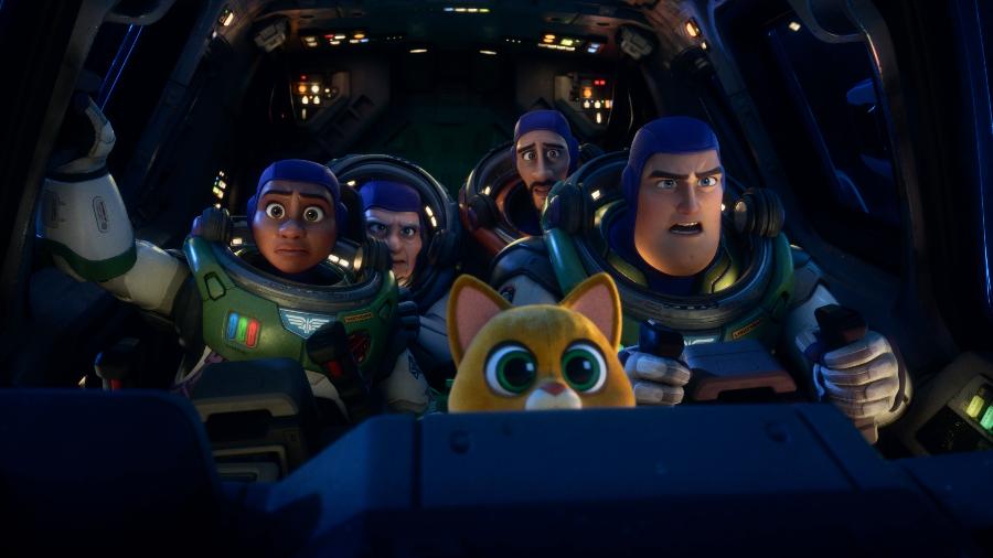Buzz e sua tripulação tentam encontrar caminho para casa em "Lightyear" - Disney/Pixar/Divulgação