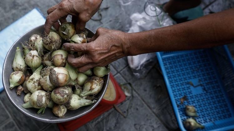 Quilo da cebola passou de US$ 11 nas Filipinas - ROLEX DELA PENA/EPA-EFE/REX/SHUTTERSTOCK - ROLEX DELA PENA/EPA-EFE/REX/SHUTTERSTOCK