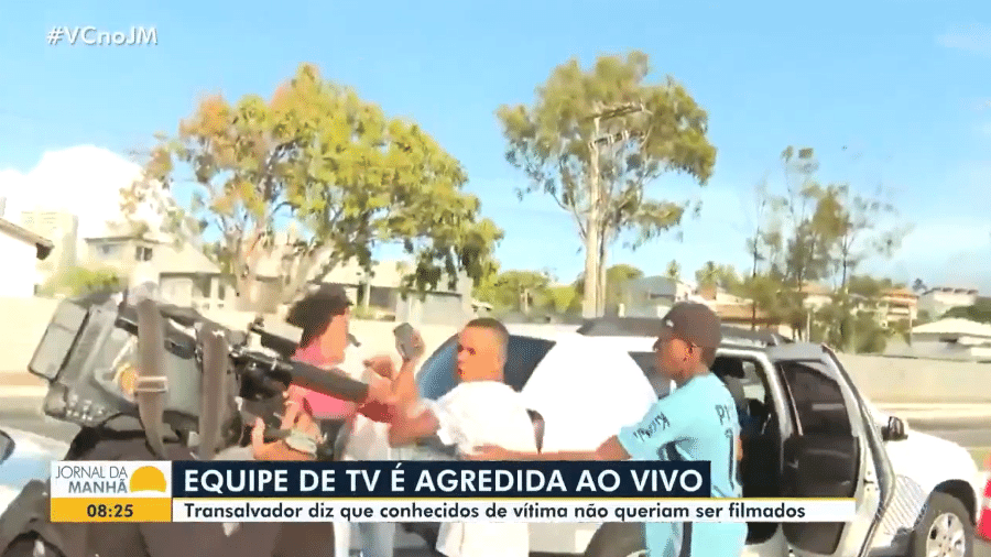 Homem deu um soco na repórter Tarsilla Alvarindo durante reportagem sobre a morte de um motociclista - Reprodução