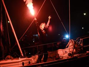 HDM - Kirsten Neuschafer South African skipper Kirsten Neuschafer celebrates celebrates onboard her monohull Mannahaha after crossing the finish line to win the around the world solo sailing race without any electronic assistance Golden Globe race, in Les Sables-d'Olonne coast, western France on April 27, 2023. (Photo by LOIC VENANCE / AFP) - LOIC VENANCE/AFP - LOIC VENANCE/AFP