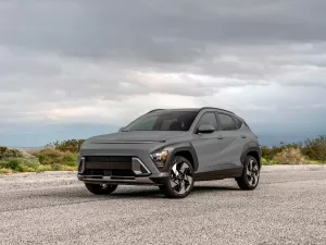 Novo Hyundai Kona chega ao Brasil com foco em versão híbrida; veja detalhes